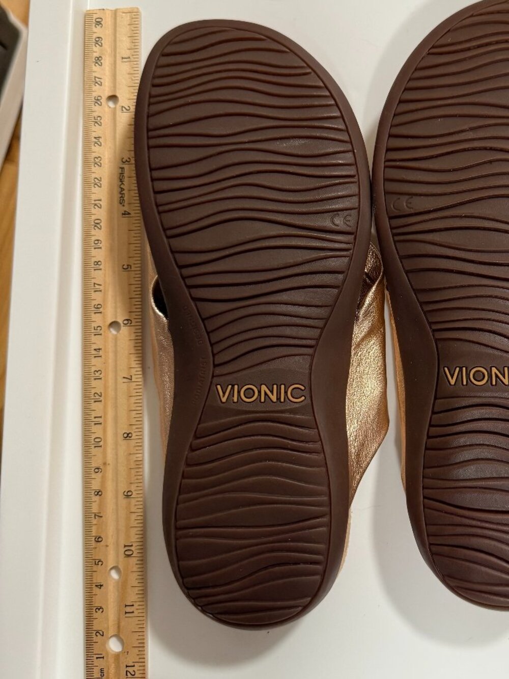 Vionic Women's Sandals Gold Leather Thong Slip On Shoes Size 8 - Picture 10 of 13
